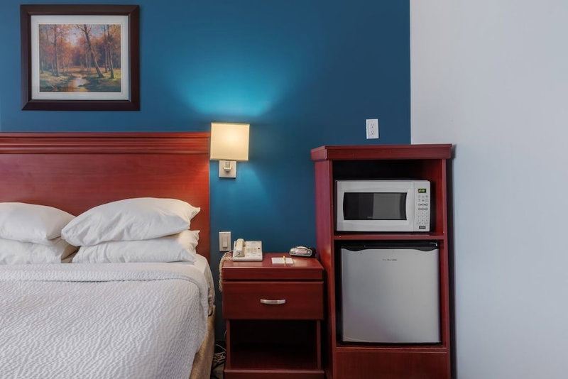 Signature Inn & Suites Hamilton, Hamilton, Canada