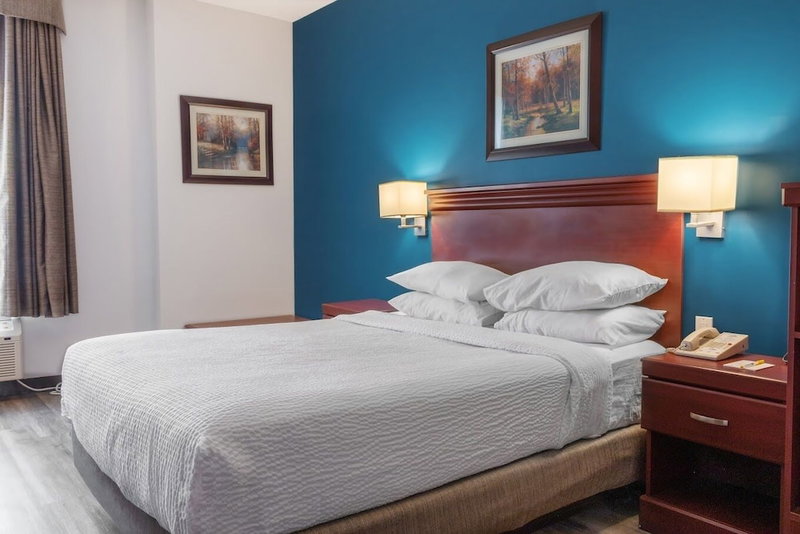 Signature Inn & Suites Hamilton, Hamilton, Canada