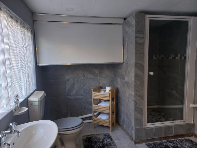 Our Place - Family - 5 bed unit, Bloemfontein, South Africa