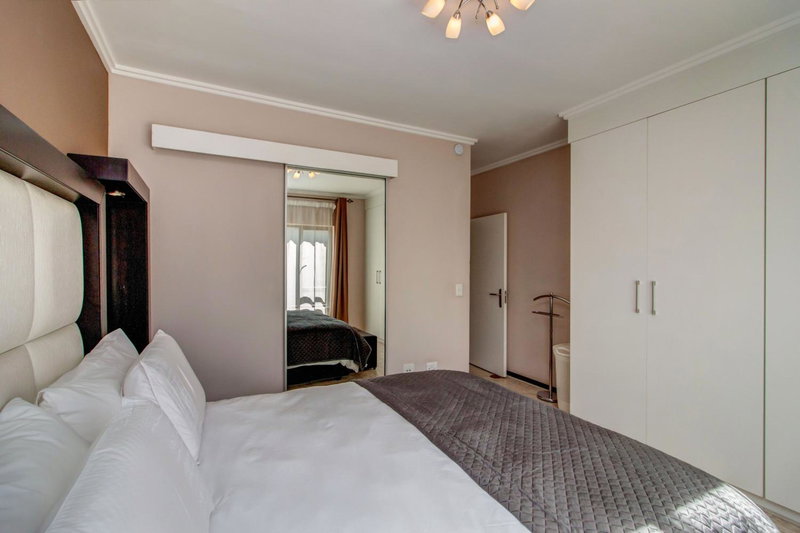 Upmarket Ultra Modern Sandton Apartment, Johannesburg, South Africa