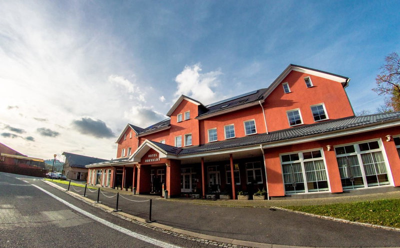 Wellness Hotel Hukvaldy POLOPENZE A WELLNESS V CENĚ, Příbor, Czechia