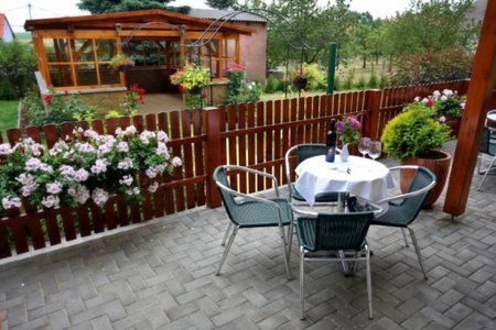 Penzion Tři Koruny - budova Valerie, Havraníky, Czechia