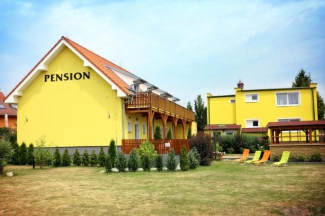 Penzion Tři Koruny - budova Valerie, Havraníky, Czechia