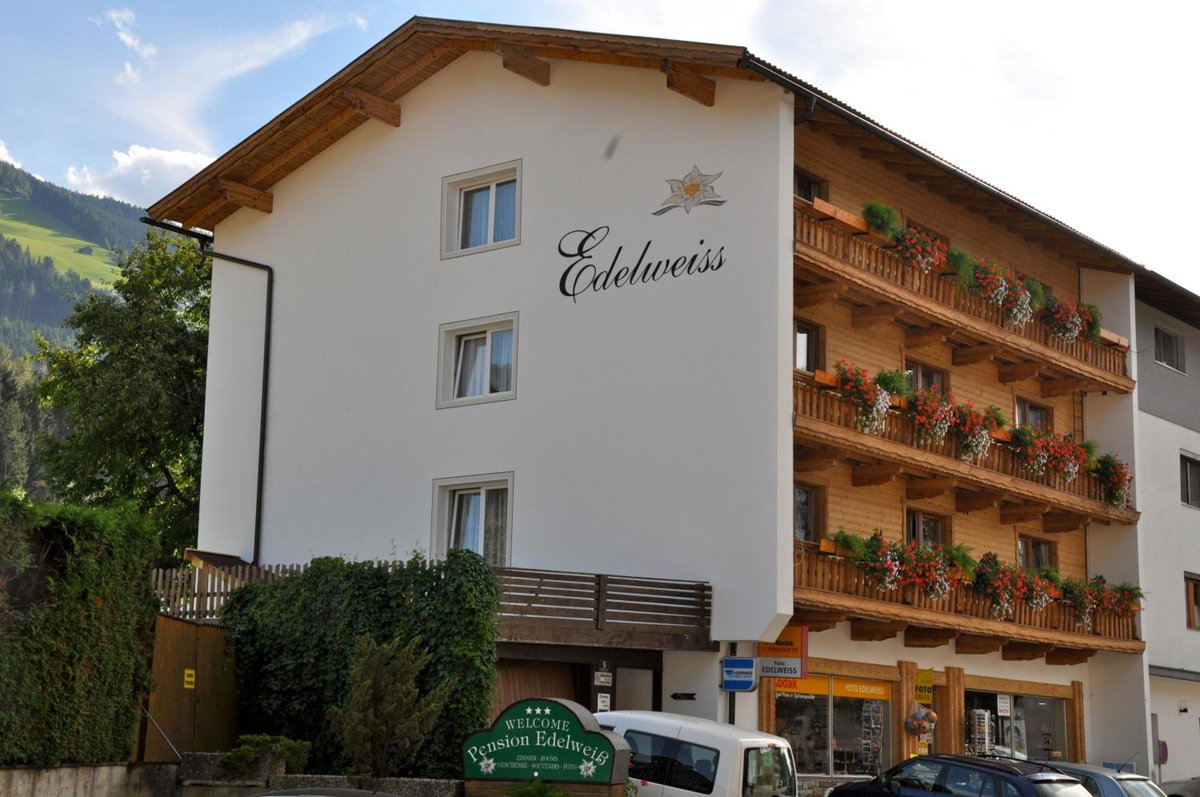 Hotel · Gästehaus Pension Edelweiss, Kolsass