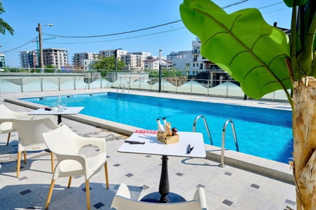 Studio Flow in Nord10 by Alezzi - pool n playground, Mamaia, Romania