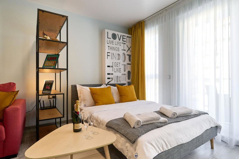 Studio Flow in Nord10 by Alezzi - pool n playground, Mamaia, Romania