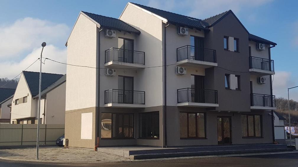 Apartament 11 Budiu, Romania