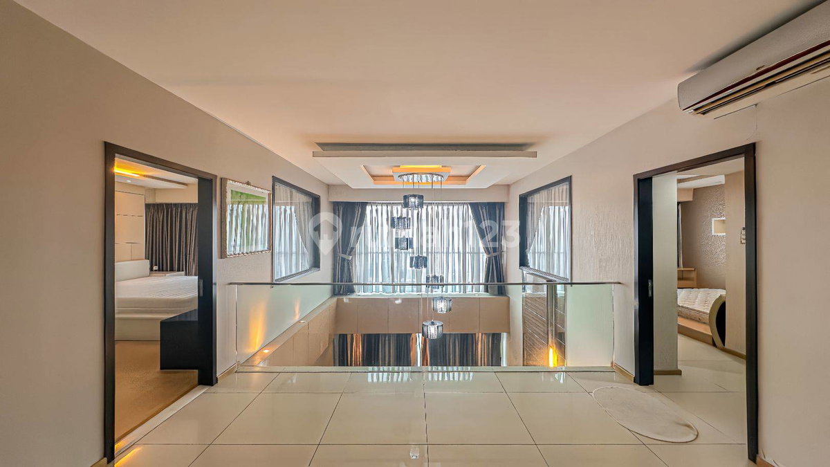 Gandaria Heights, Индонезия