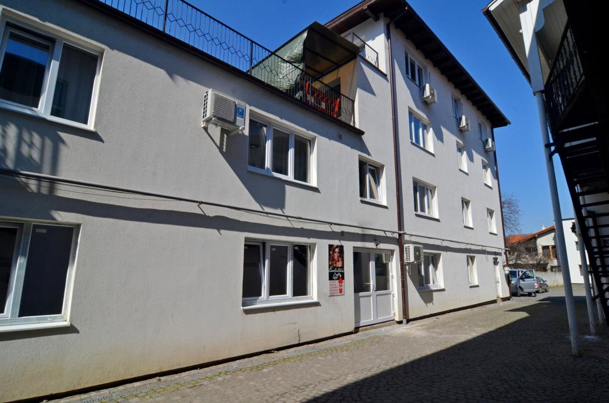 Apartament 1 Central, Romania