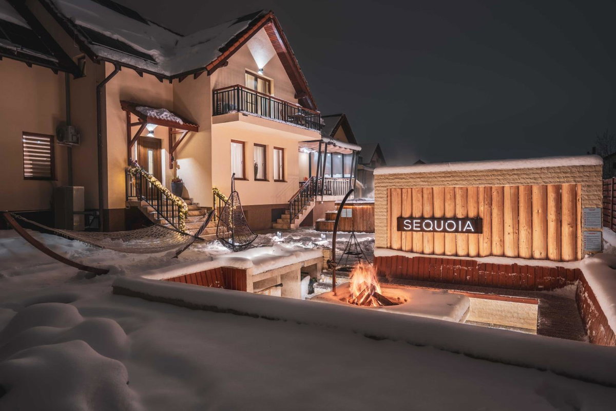 Hotel · Roots Villa Sequoia, Braşov
