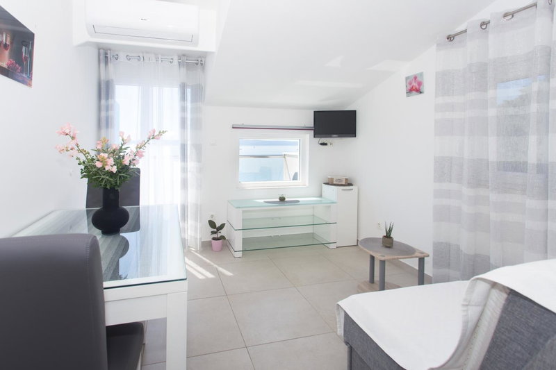 Apartments Bandić - 30 meters to the beach, Trogir, Croatia