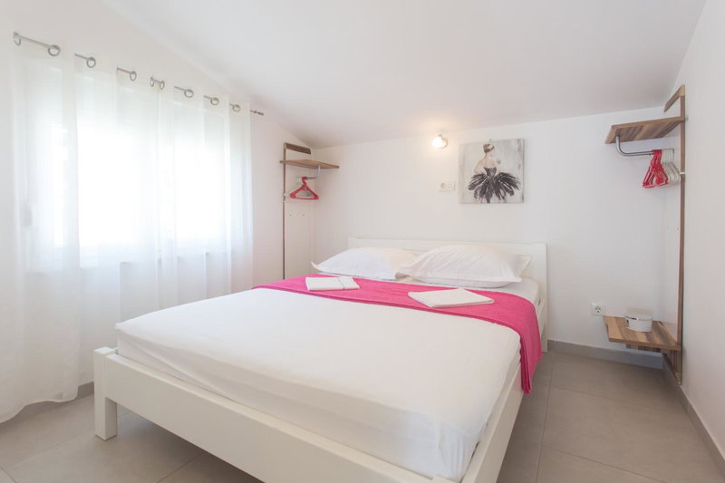 Apartments Bandić - 30 meters to the beach, Trogir, Croatia
