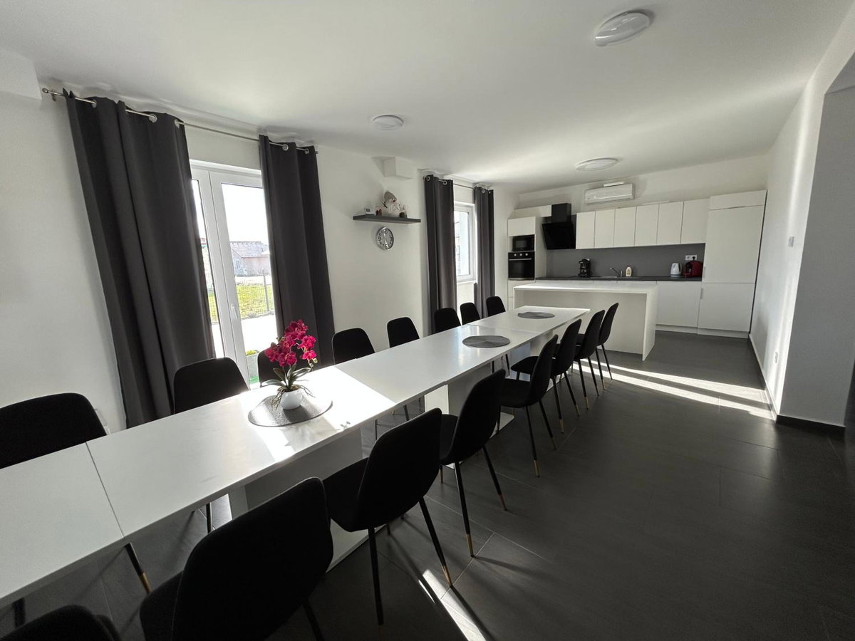 Laura Apartmanház, Венгрия