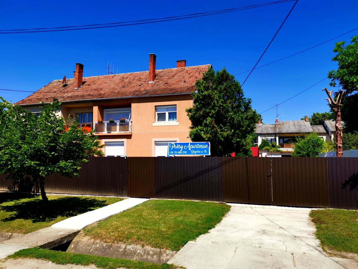 Paksy Apartman, Hungary