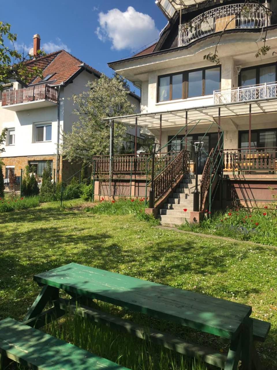 Luxury Eagle apartman, Hungary