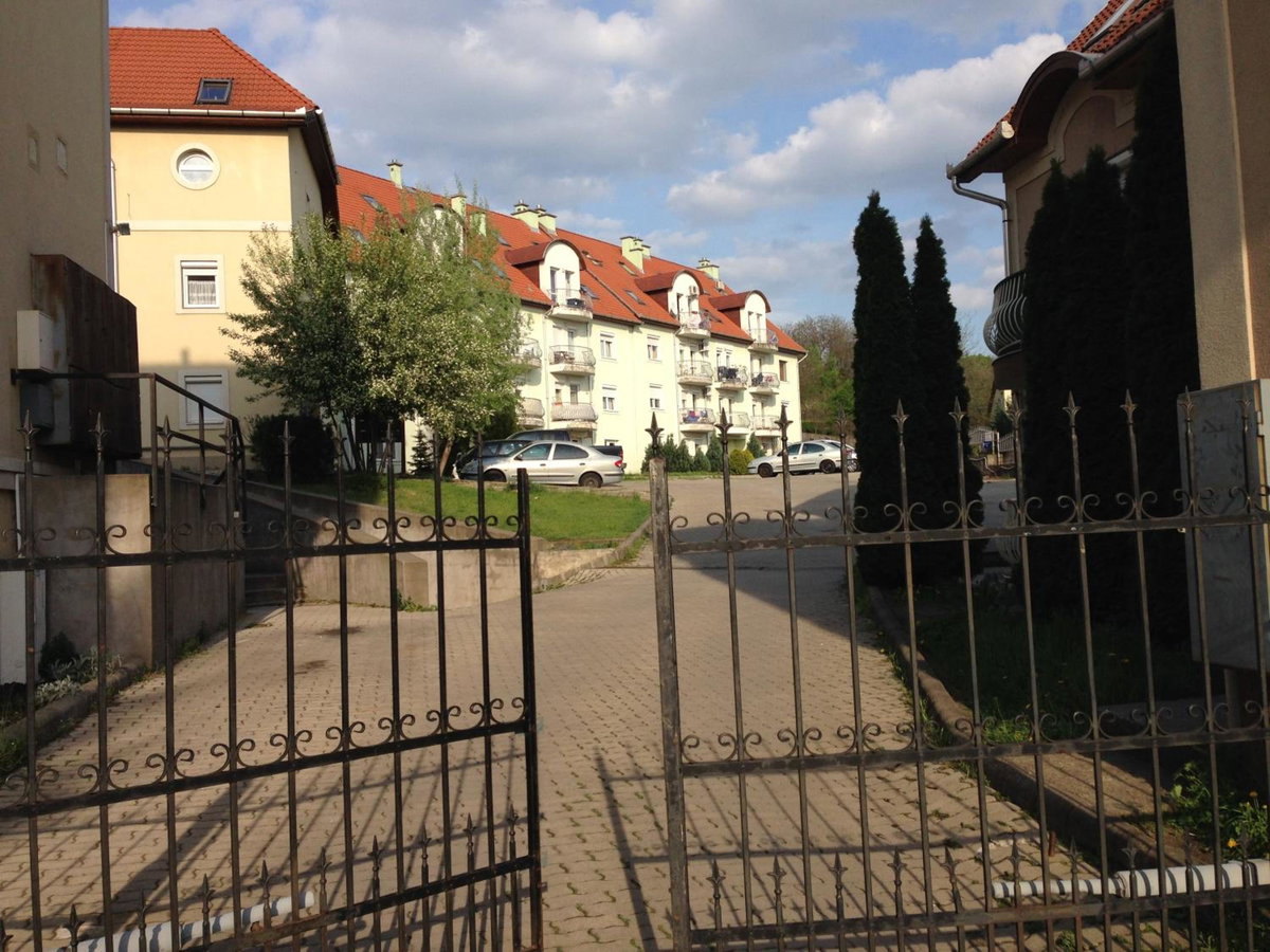 Kristály Apartman, Hungary