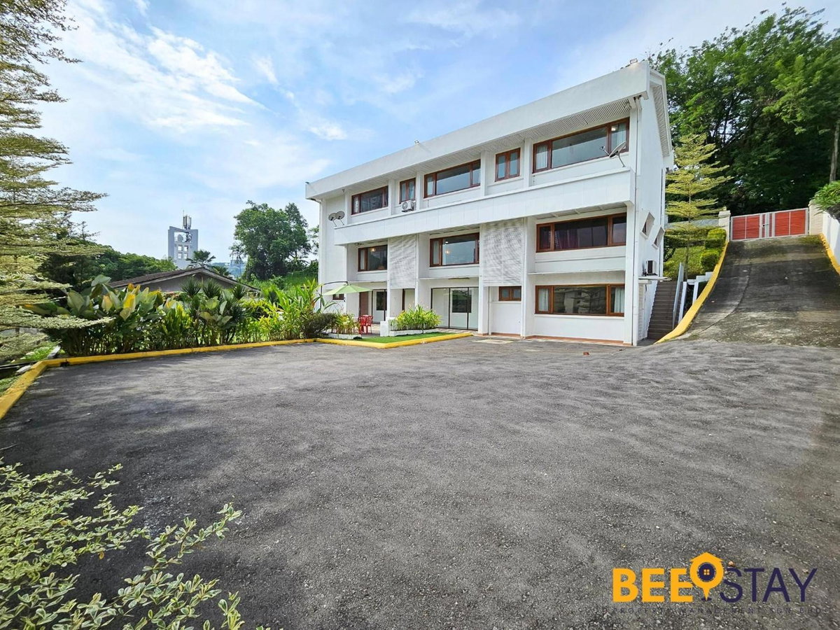 Hotel · Bangsar Three Storey Luxury Landed House 19PAX, Kuala Lumpur
