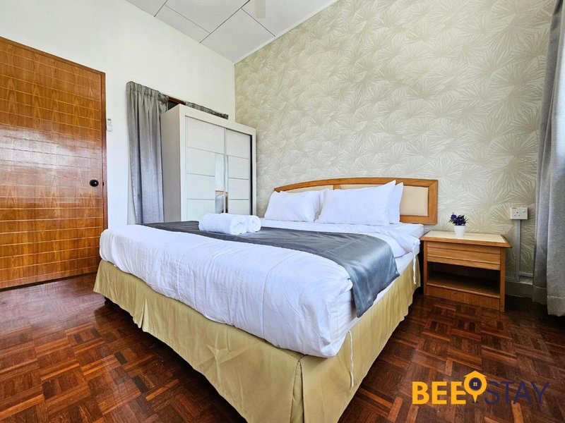 Bangsar Three Storey Luxury Landed House 19PAX, Kuala Lumpur, Malaysia