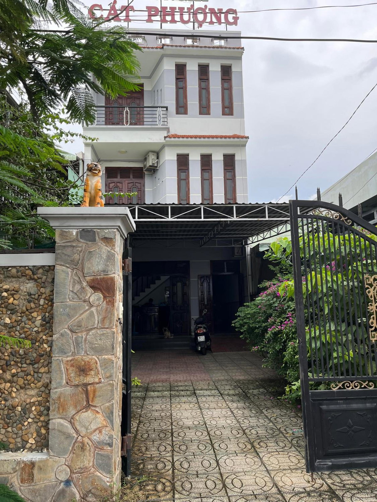 Cát Phượng Motel, Vietnam