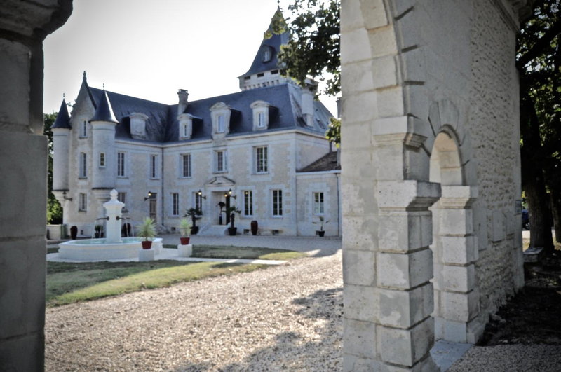 Chateau de Bellevue B&B et Appartements avec Piscine chauffée, Saint-Avit, France