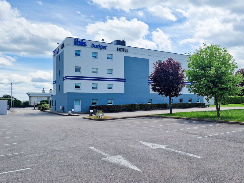 Ibis Budget Dijon ST Apollinaire, Saint-Apollinaire, France