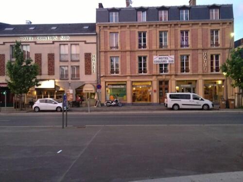 Hotel Couleurs Sud 46 chambres avec ascenseur et restaurant Centre ville-Gare Charleville-Mézières, Charleville-Mézières, France