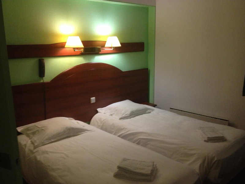 Hotel Couleurs Sud 46 chambres avec ascenseur et restaurant Centre ville-Gare Charleville-Mézières, Charleville-Mézières, France