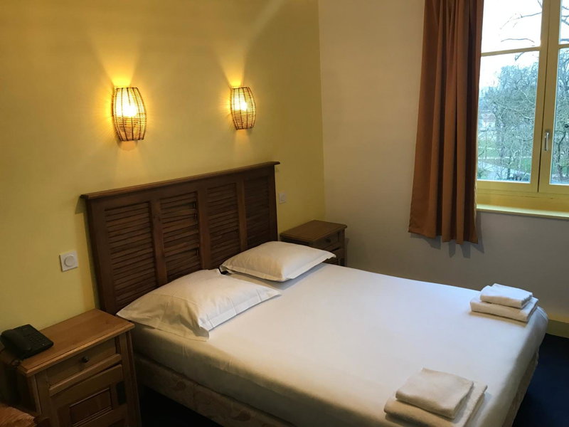 Hotel Couleurs Sud 46 chambres avec ascenseur et restaurant Centre ville-Gare Charleville-Mézières, Charleville-Mézières, France