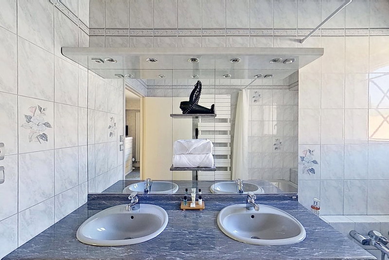 Les Jardins de la Muse / BnB maison d'hôte, piscine couverte et spa, Basse-Goulaine, France