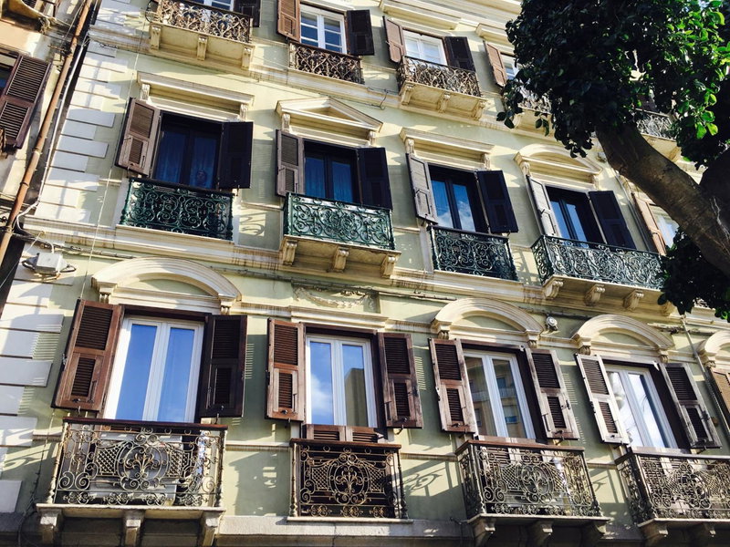 LuxurYenne, Cagliari, Italy