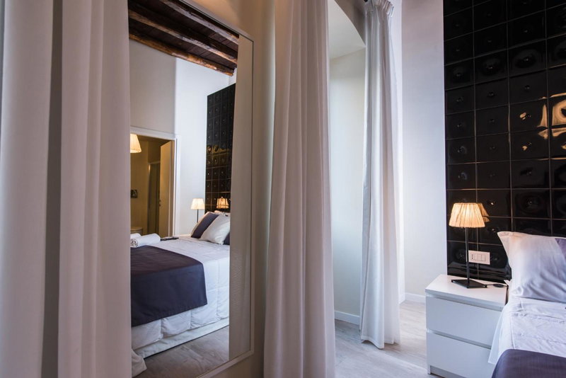 LuxurYenne, Cagliari, Italy