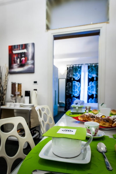 White, Palermo, Italy