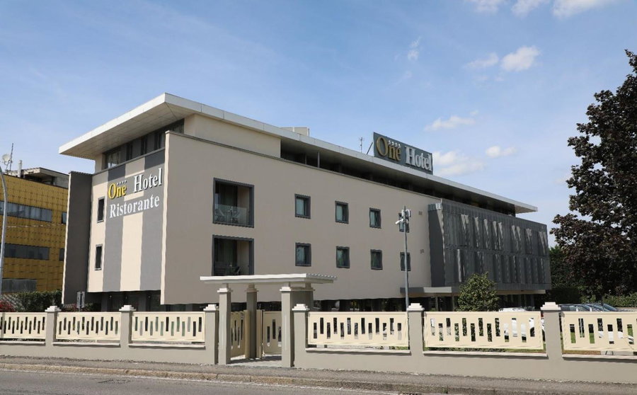 One Hotel & Restaurant, Dalmine, Italy