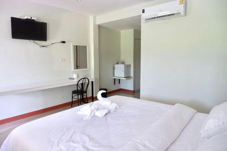 โรงแรมคอมม่อนเวลธ์ Commonwealth Hotel&Resort, Suan Phung, Thailand