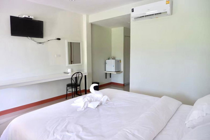 โรงแรมคอมม่อนเวลธ์ Commonwealth Hotel&Resort, Suan Phung, Thailand