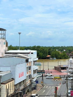 the harbour front hotel, Surat Thani, Thailand