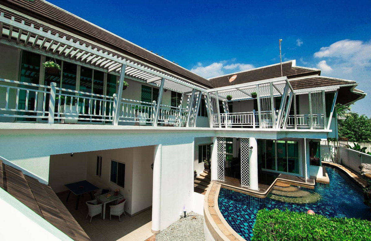 Paradise Pool Villa Pattaya in Tropicana Village, Thailand
