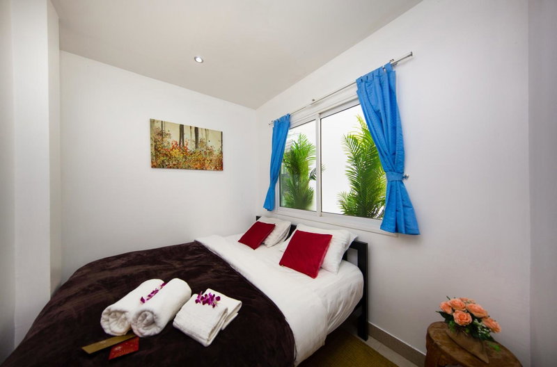 Paradise Pool Villa Pattaya in Tropicana Village, Jomtien Beach, Thailand