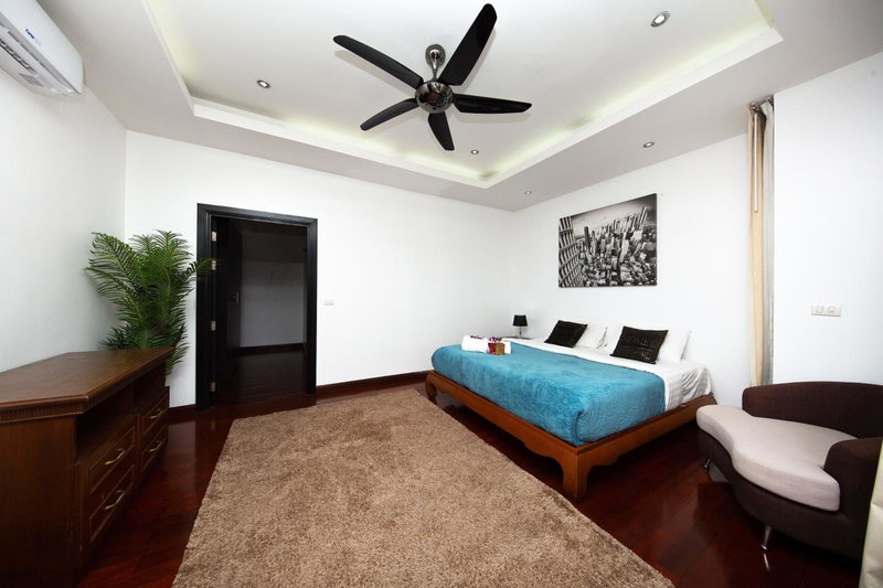 Paradise Pool Villa Pattaya in Tropicana Village, Jomtien Beach, Thailand