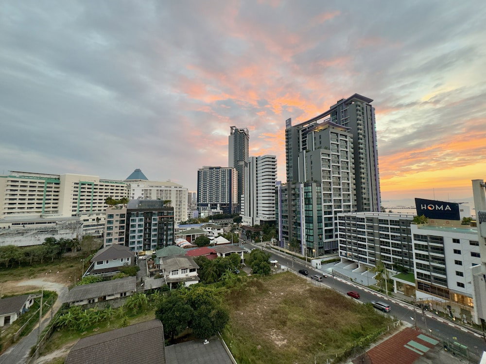 Hotel · Sriracha Avenue, Si Racha