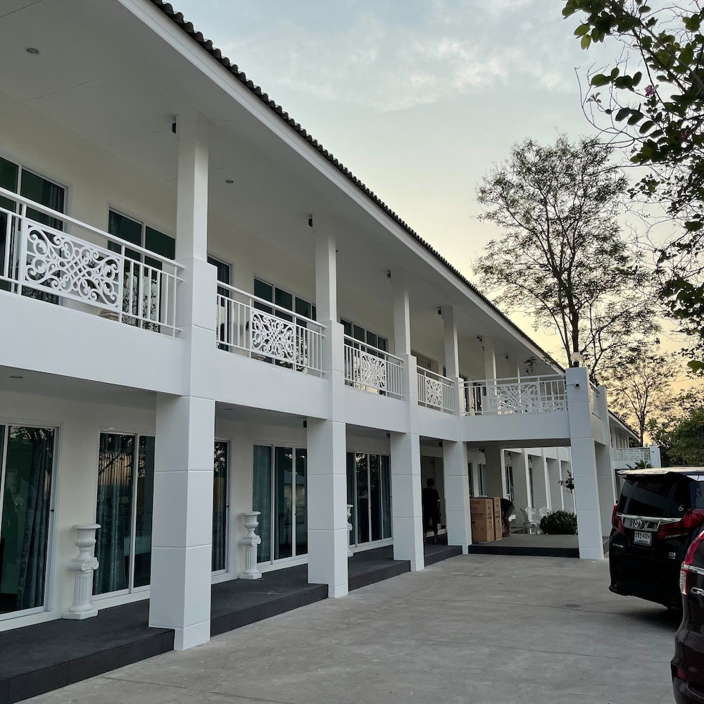 Hotel · Ivory House Sriracha, Si Racha