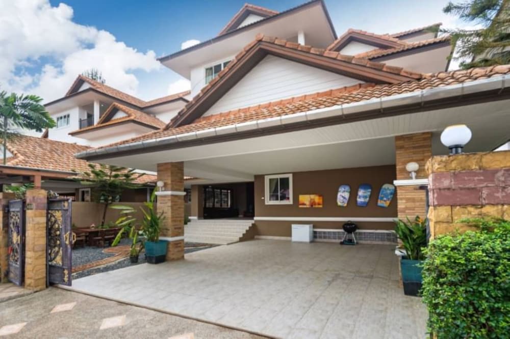 Hotel · Angel Pool Villa Phuket, Ratsada