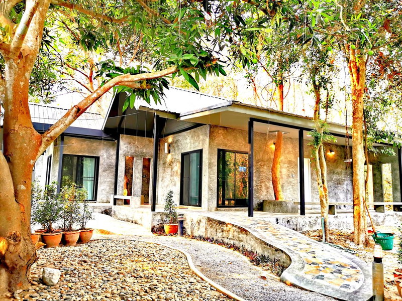 Baan NaraTawan, Suan Phung, Thailand
