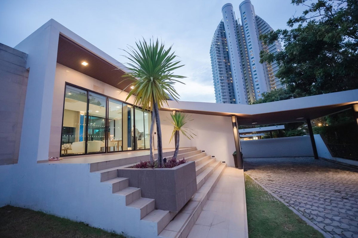 Hotel · Movenpick Pool Villa by Hello Pattaya, Na Jomtien