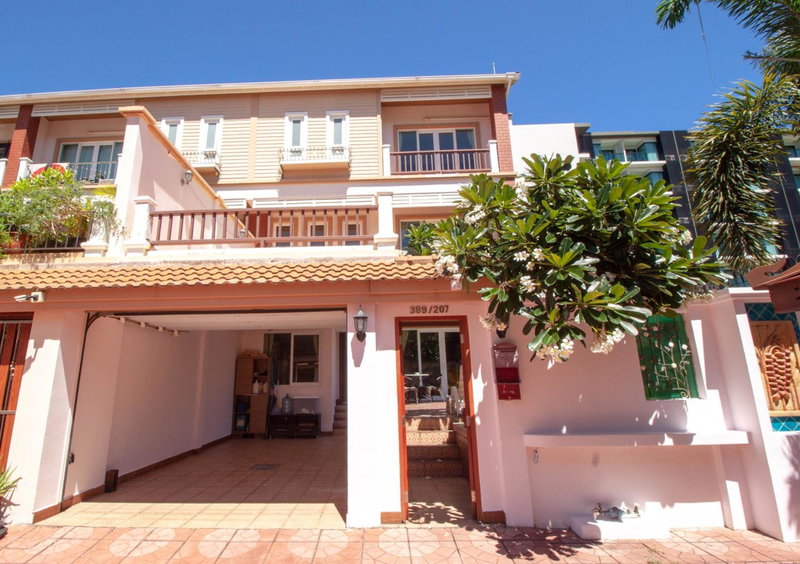 3 Bedroom Town Villa With Private Pool, Pattaya South, Thailand