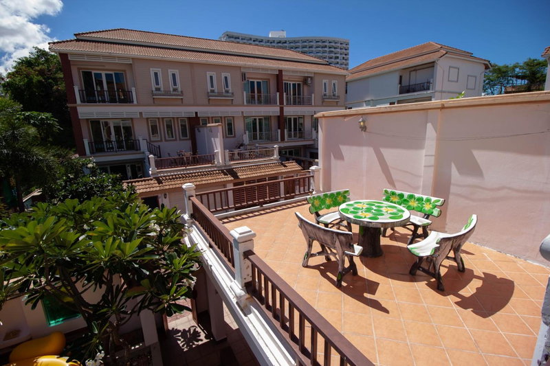3 Bedroom Town Villa With Private Pool, Pattaya South, Thailand