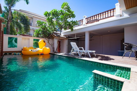 3 Bedroom Town Villa With Private Pool, Pattaya South, Thailand