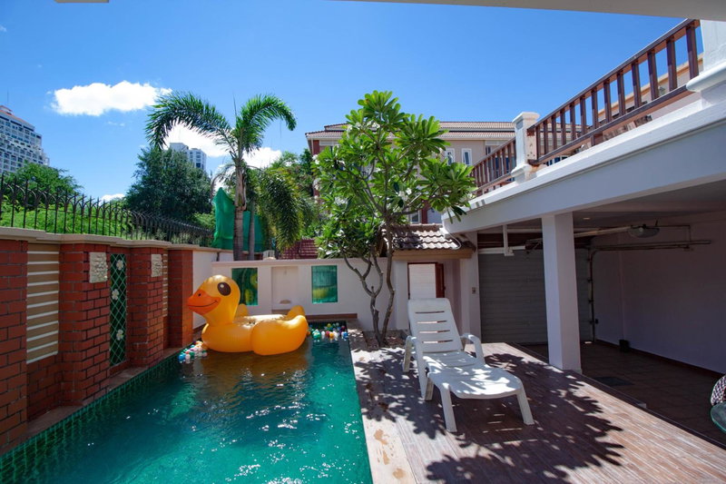 3 Bedroom Town Villa With Private Pool, Pattaya South, Thailand