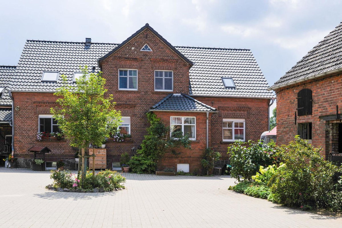 Hotel · Gutshof Zum Adlernest, Arnsnesta