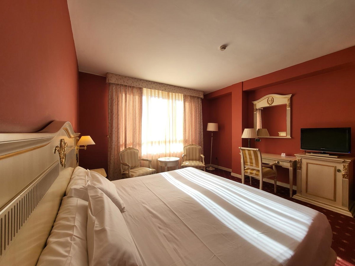 Hotel Leonor Mirón, Spain